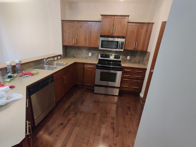 Building Photo - 151 Aspen Hills Close SW