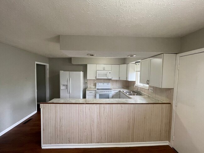 Foto del edificio - 6336 Birchview Dr S