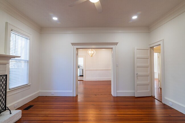 Building Photo - Lakebottom Bungalow