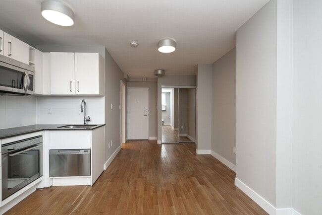 Photo du bâtiment - 730 St Clarens Ave