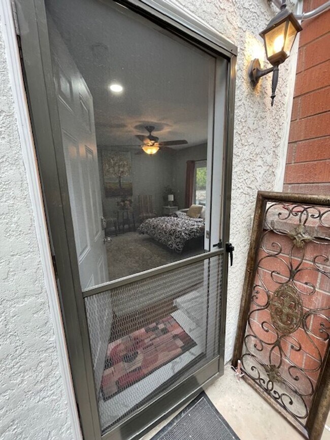 Foto del edificio - 8101 E Woodsboro Ave