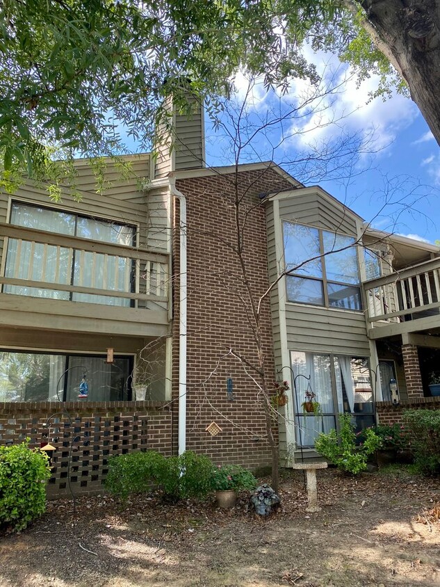 Primary Photo - Lovely Two Bedroom Condo in Charlotte!