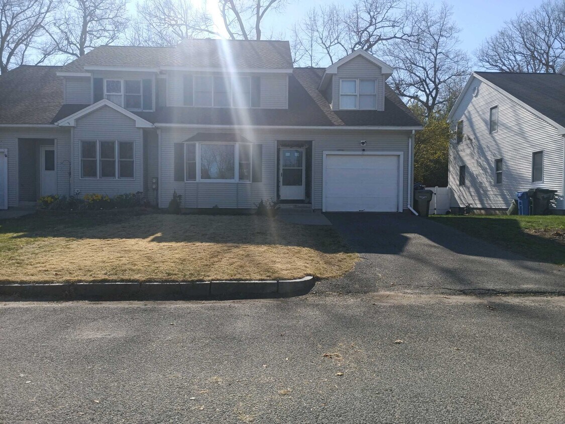Primary Photo - 45 Luden St