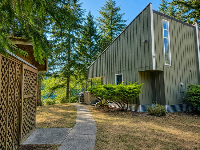 Foto del edificio - 17805 Overlake Ct SE