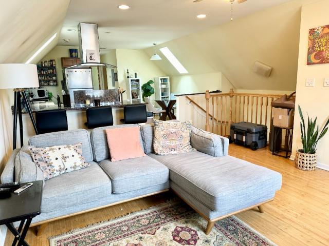 Building Photo - 1 bedroom in CHICAGO IL 60610