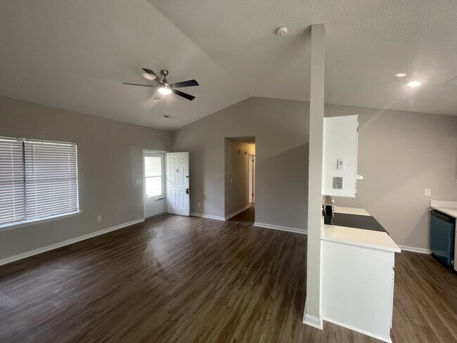 Building Photo - 408 Citadel St