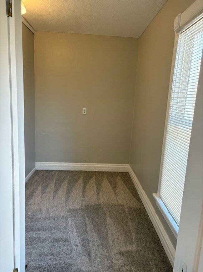 Building Photo - 2147 C St