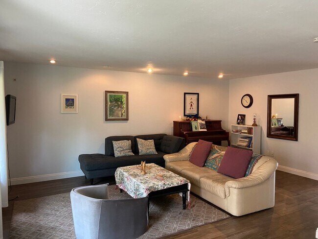 Building Photo - NEW! 3BD/2.5BA Home Available in Carlsbad!