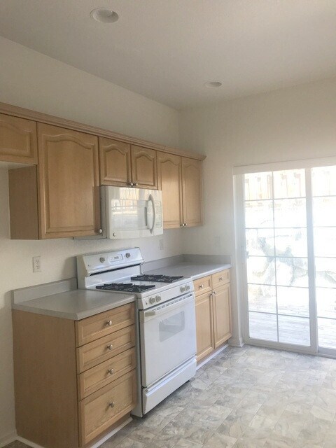 Building Photo - Great home In sparks..Close to everything!!!