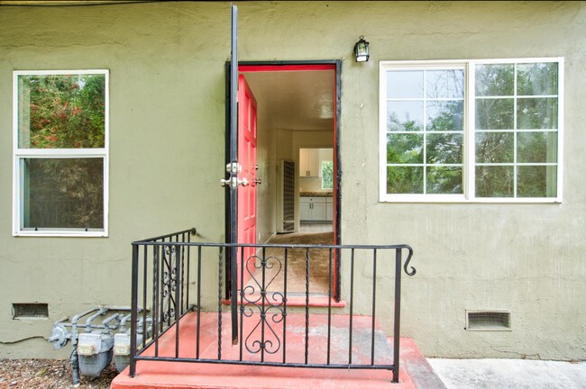 Foto del edificio - Newly Updated Oakland 3-Bed: Off-Street Pa...
