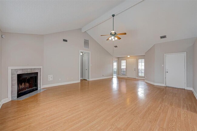 Building Photo - 1127 St John Dr