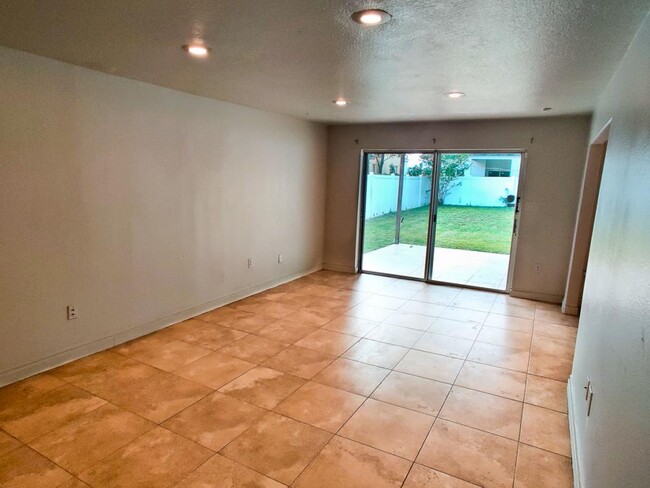 Building Photo - 920 Aragon Ave