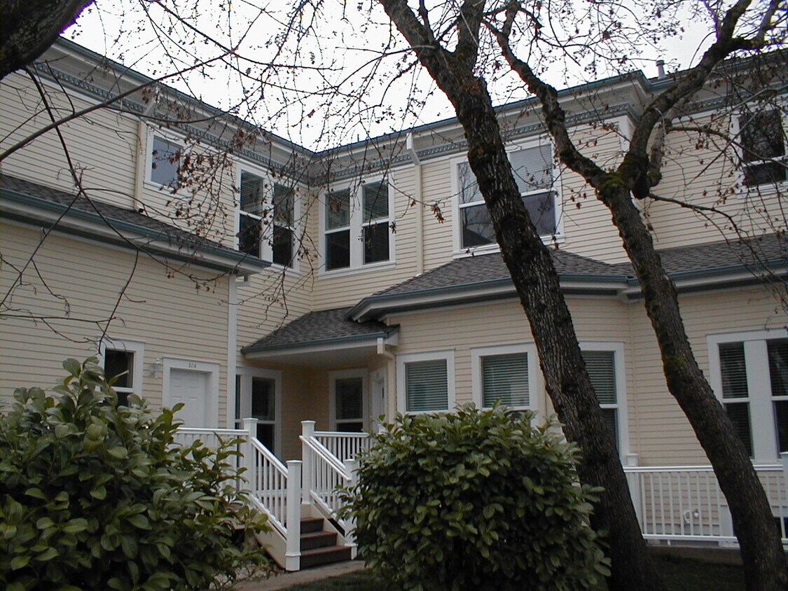 Primary Photo - 306 Cottage St