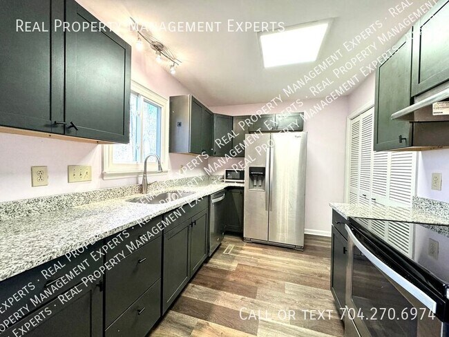 Foto del edificio - Charming 3 BR/ 2 BA Home in Matthews!