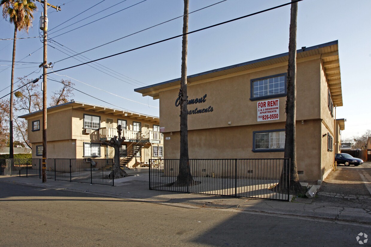 Primary Photo - Oakmont Apartments