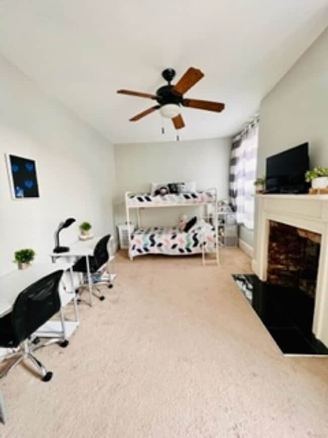 Foto del edificio - 227 W Broughton St