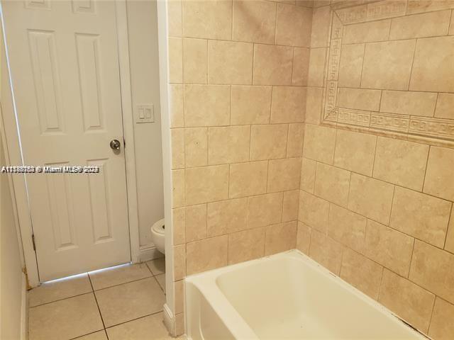 Building Photo - 1237 SW 46th Ave