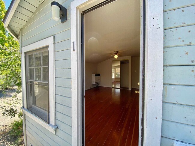 Foto del edificio - 2137 Oak St