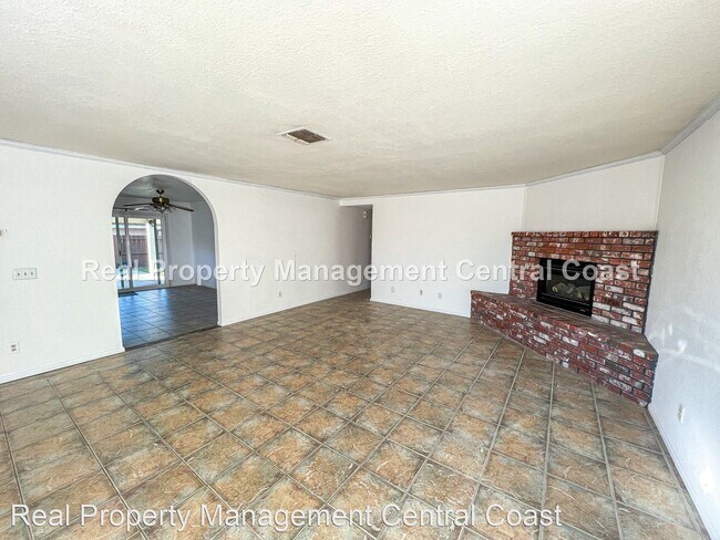 Foto del edificio - 3 br, 2 bath House - 819 Casals Drive