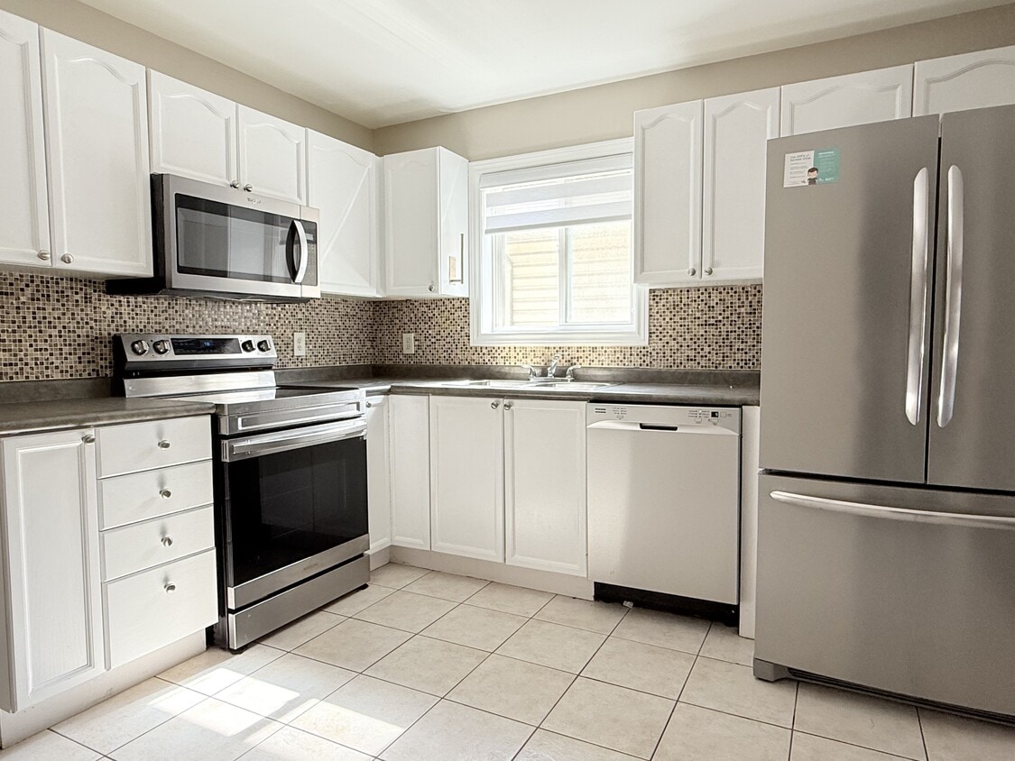 Primary Photo - 2477 Trappers Ave