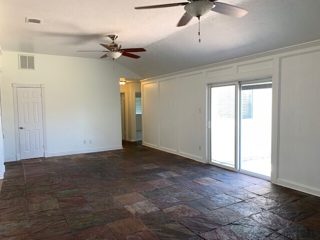 Foto del edificio - 6650 Grove Field Ln