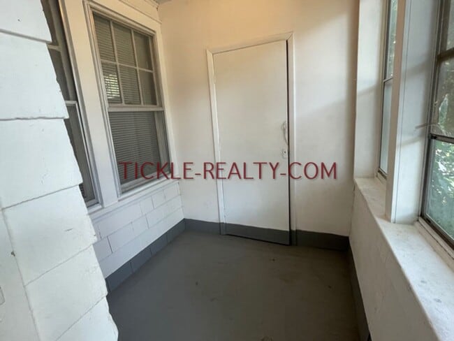 Building Photo - 33 Suter Terrace