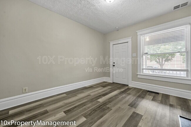 Building Photo - 1127 McAllister Ave