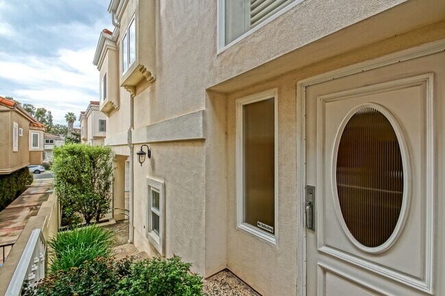 Photo - BEAUTIFUL, BRIGHT & AIRY 3BR2.5BA DETACHED TOWNHOME W/ LARGE 2-CAR GARAGE, WORKSHOP/BONUS ROOM, C...