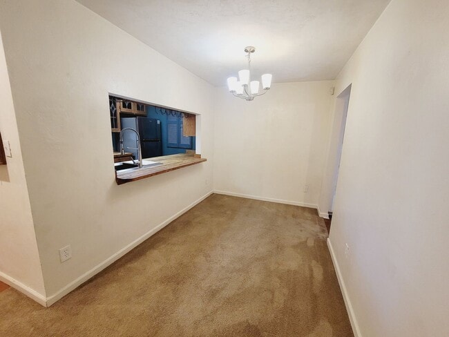 Building Photo - MIDTOWN 2/2.5 w/ Large Fenced Yard, Deck, Washer/Dryer, & Huge Bedrooms! Avail NOW for $1495/month!