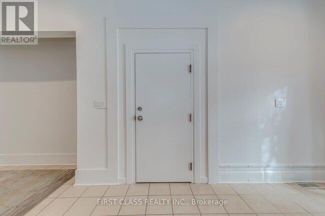 Photo du bâtiment - 392 Parliament St