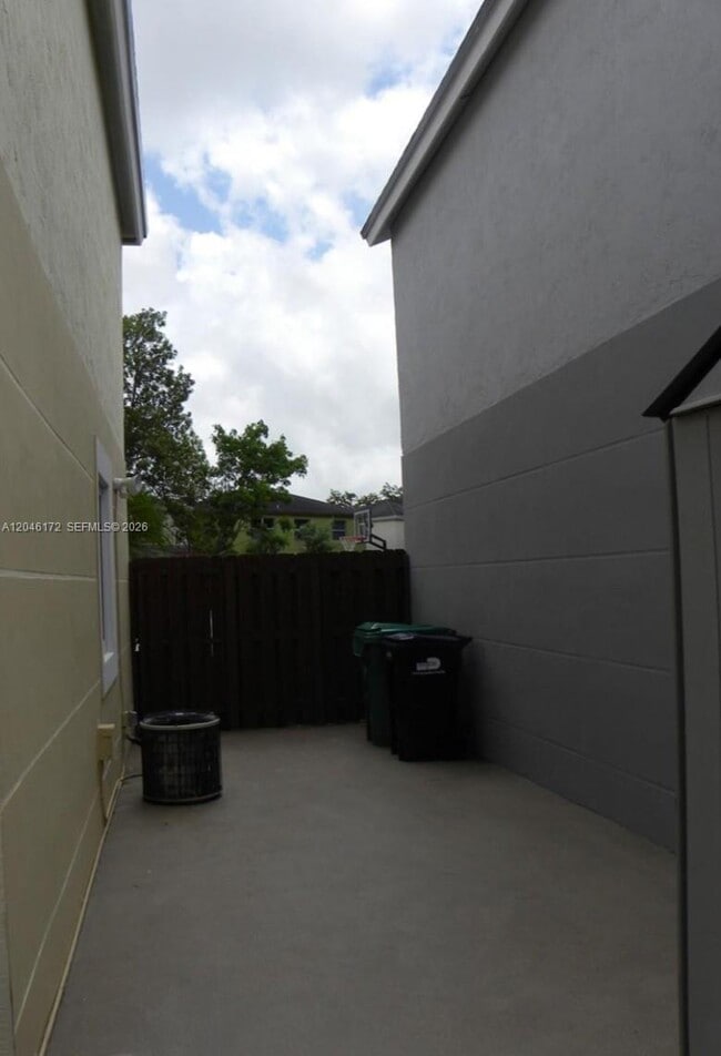 Building Photo - 14742 SW 92nd St