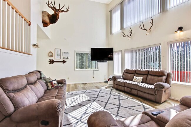 Foto del edificio - 1496 Pine Ridge Dr