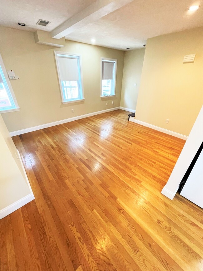 Building Photo - 6 Bay State Pl