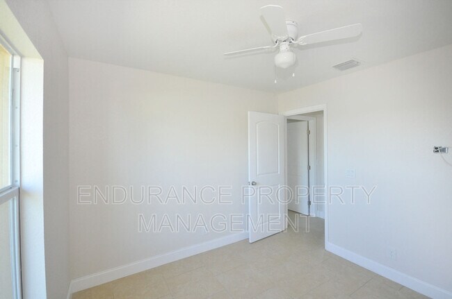 Foto del edificio - 1025 W 31st St