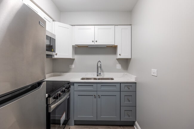 Building Photo - 745 W Gordon Ter