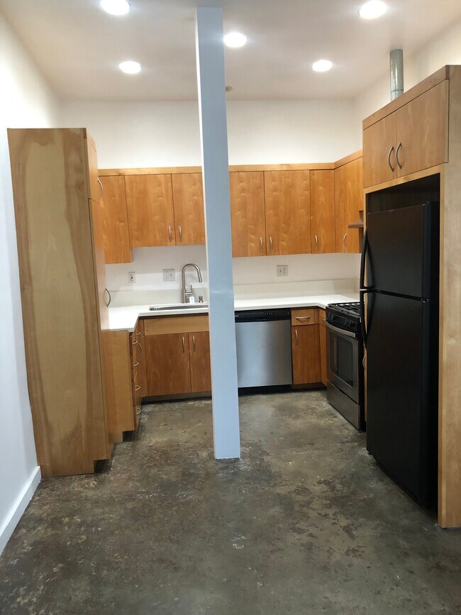 Building Photo - 1626 Echo Park Ave