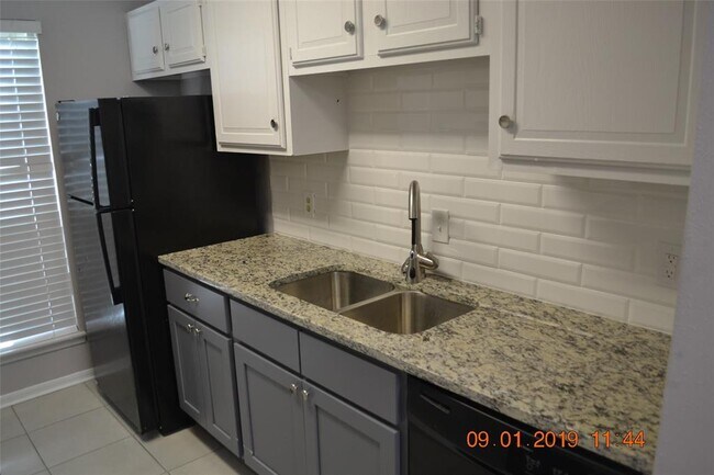 Foto del edificio - 2379 Briarwest Blvd
