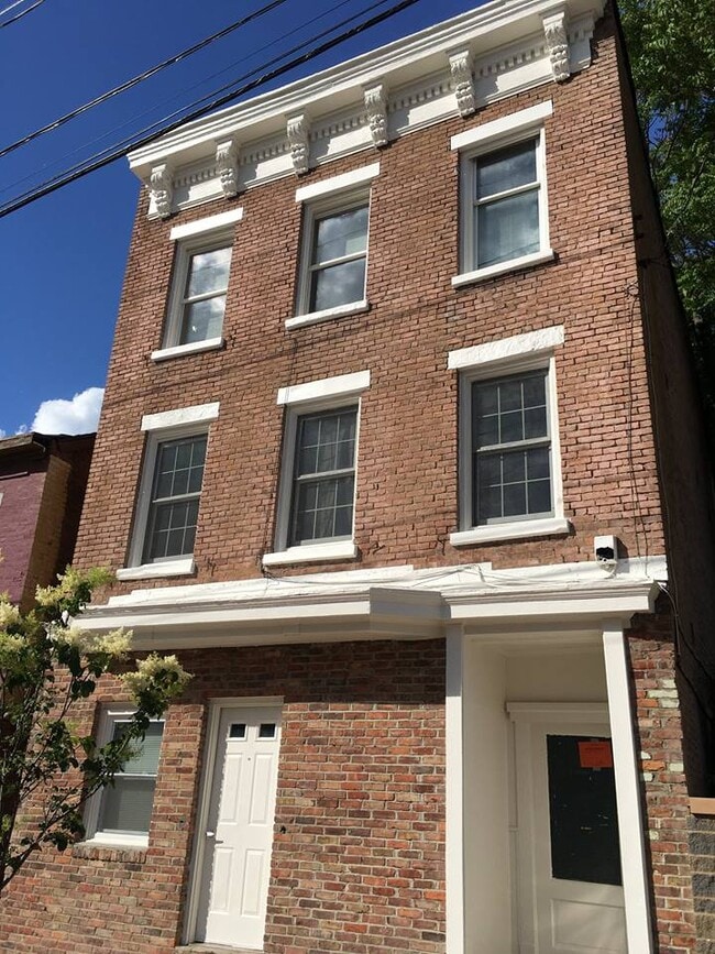 383 Congress St Unit 3rd Floor 3BR, Troy, NY 12180 383 Congress St