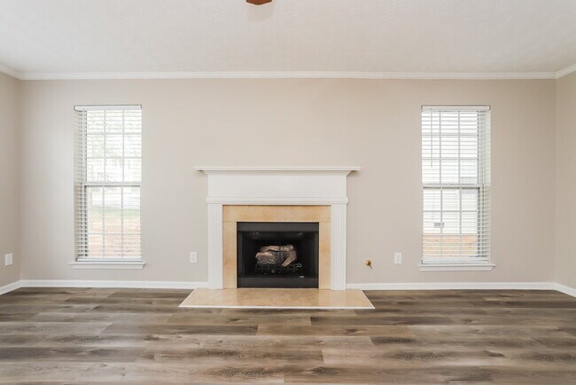 Building Photo - 2510 Lake Royale Dr