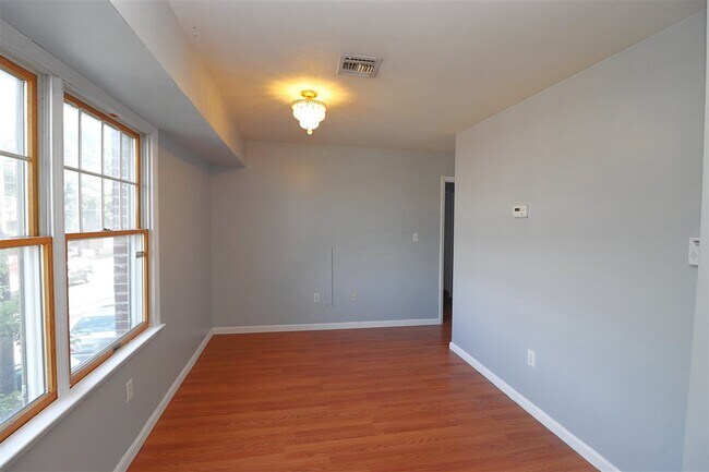 Foto del edificio - 156 Fowler Ave