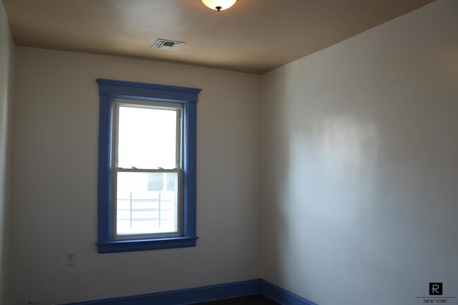 Building Photo - 270 Gordon Street