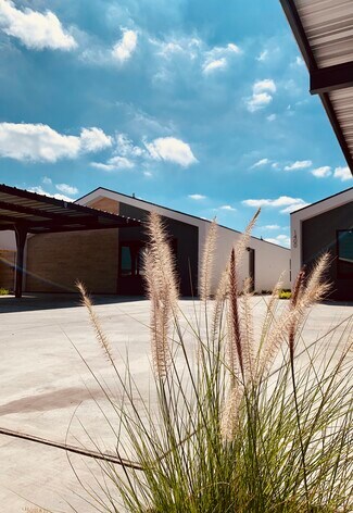 Building Photo - 1400 Hibiscus Ave