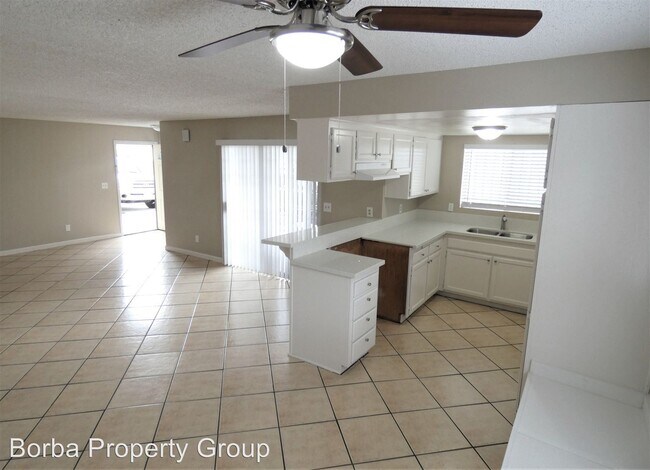 Foto del edificio - 6829 Darwell Ave