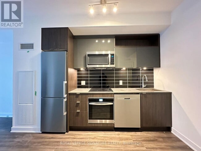 Building Photo - 135 Lower Sherbourne St