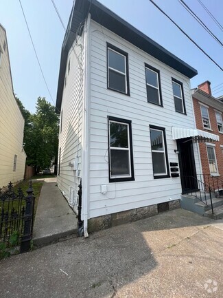 Building Photo - 38 E Penn St