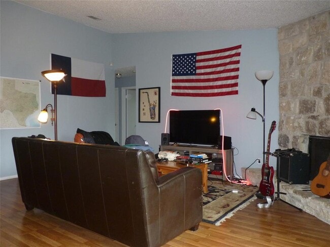 Building Photo - 2701 Firecrest Dr