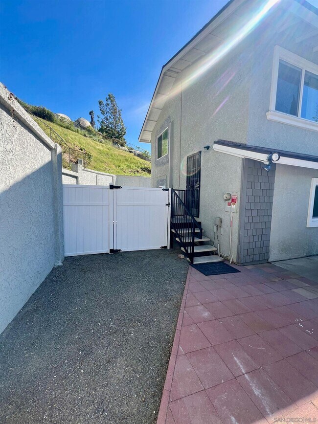 Foto del edificio - 11731 Waterhill Rd