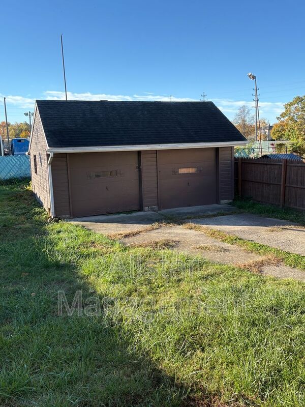 Building Photo - 1135 W 12th St