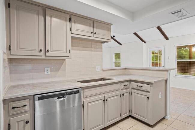 Foto del edificio - 7603 Brookhollow Cove