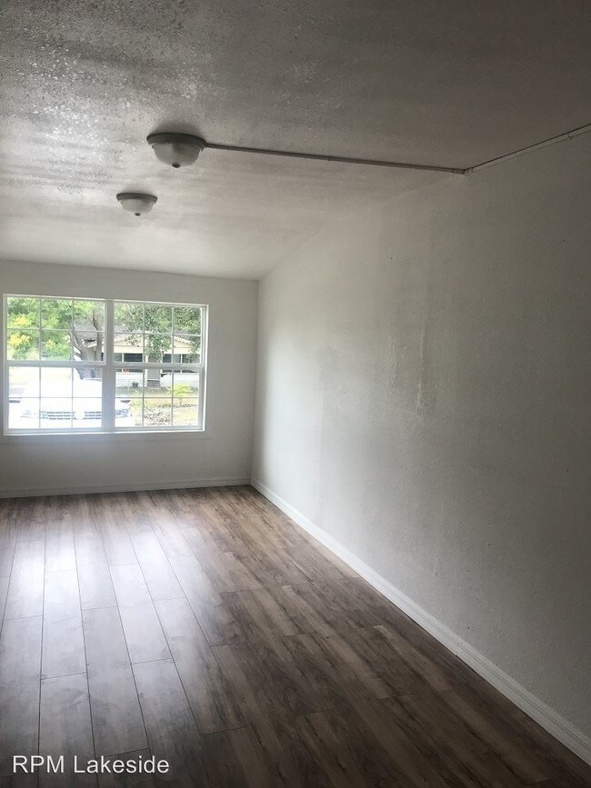 Foto del edificio - 305 Weaver Ave